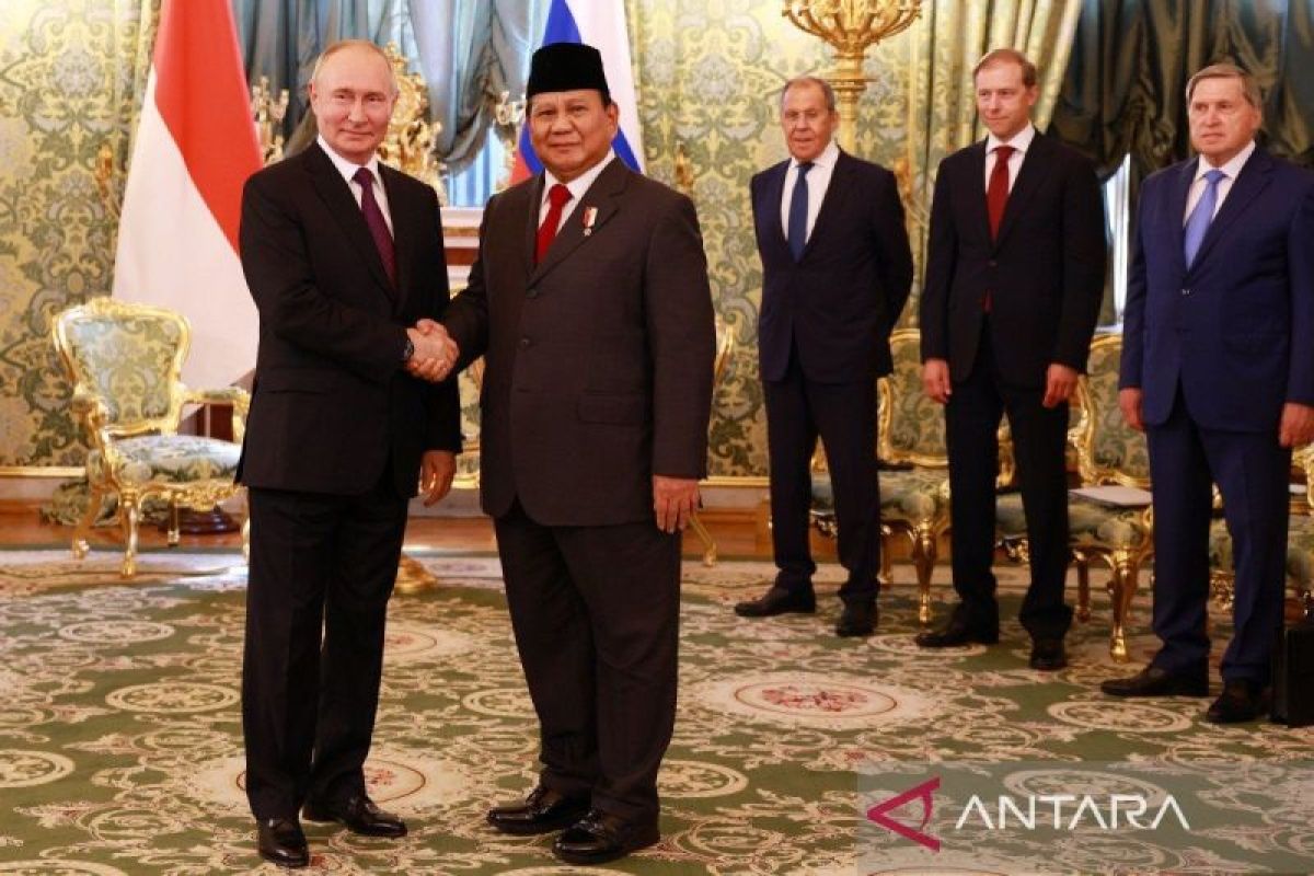Prabowo dan Putin: Makan Siang Rahasia di Istana Kremlin