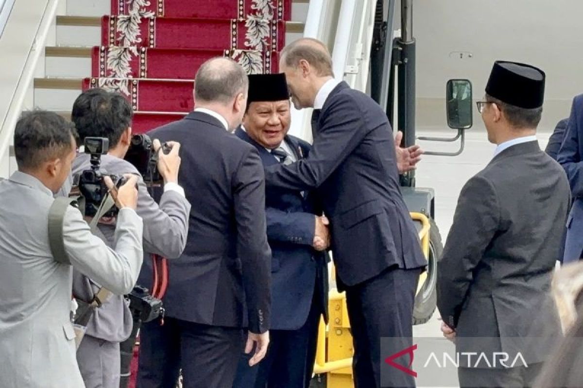 Prabowo di St. Petersburg: Kunjungan Strategis & Revisi RUU KUHAP