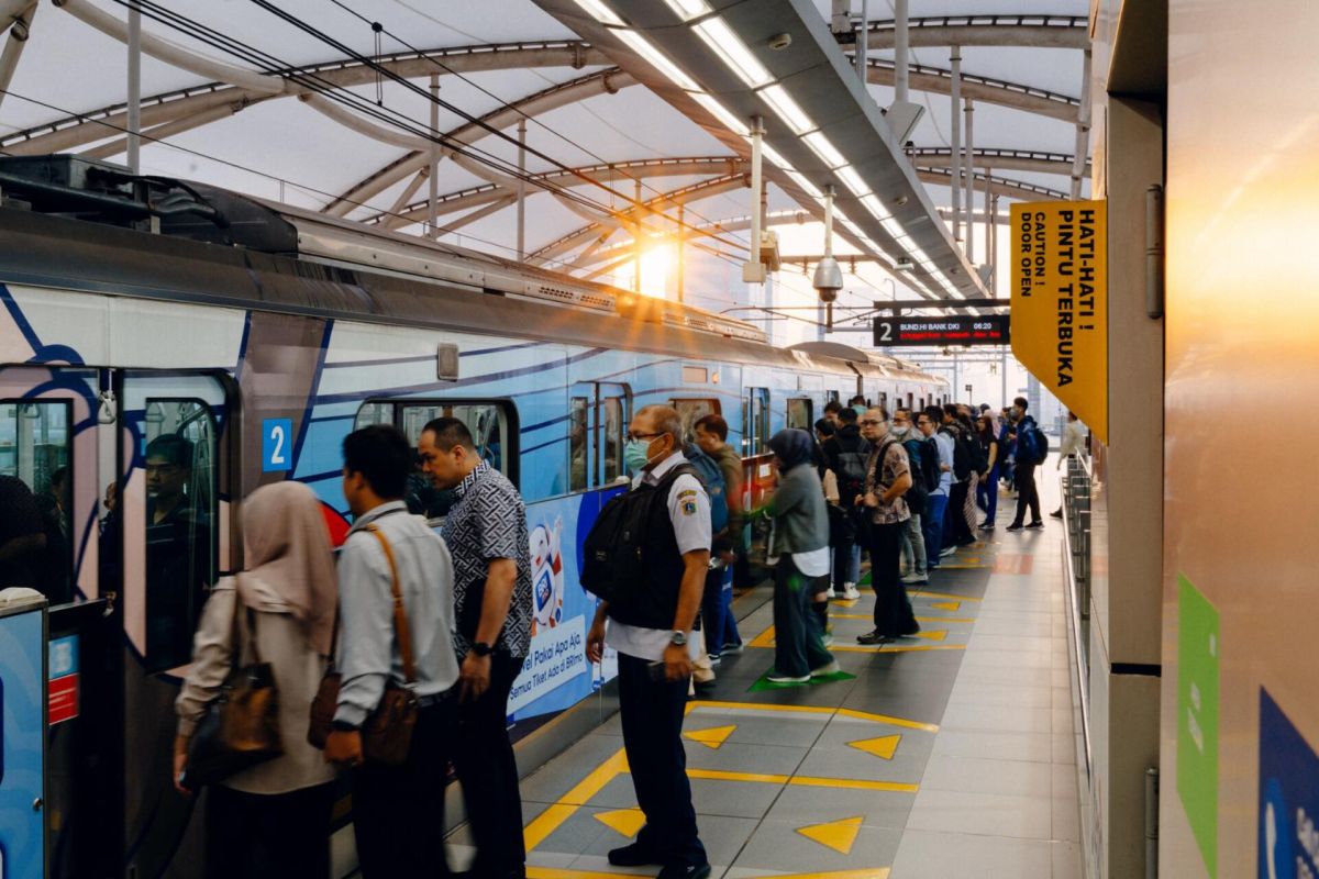 Rayakan HUT Jakarta: MRT Rp1, Operasional Diperpanjang Spesial!