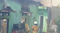 40 Petugas Padamkan Kebakaran Hebat Rumah Pasar Rebo Jaktim
