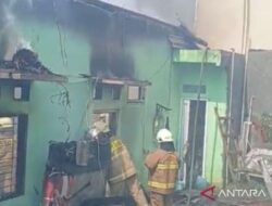 40 Petugas Padamkan Kebakaran Hebat Rumah Pasar Rebo Jaktim