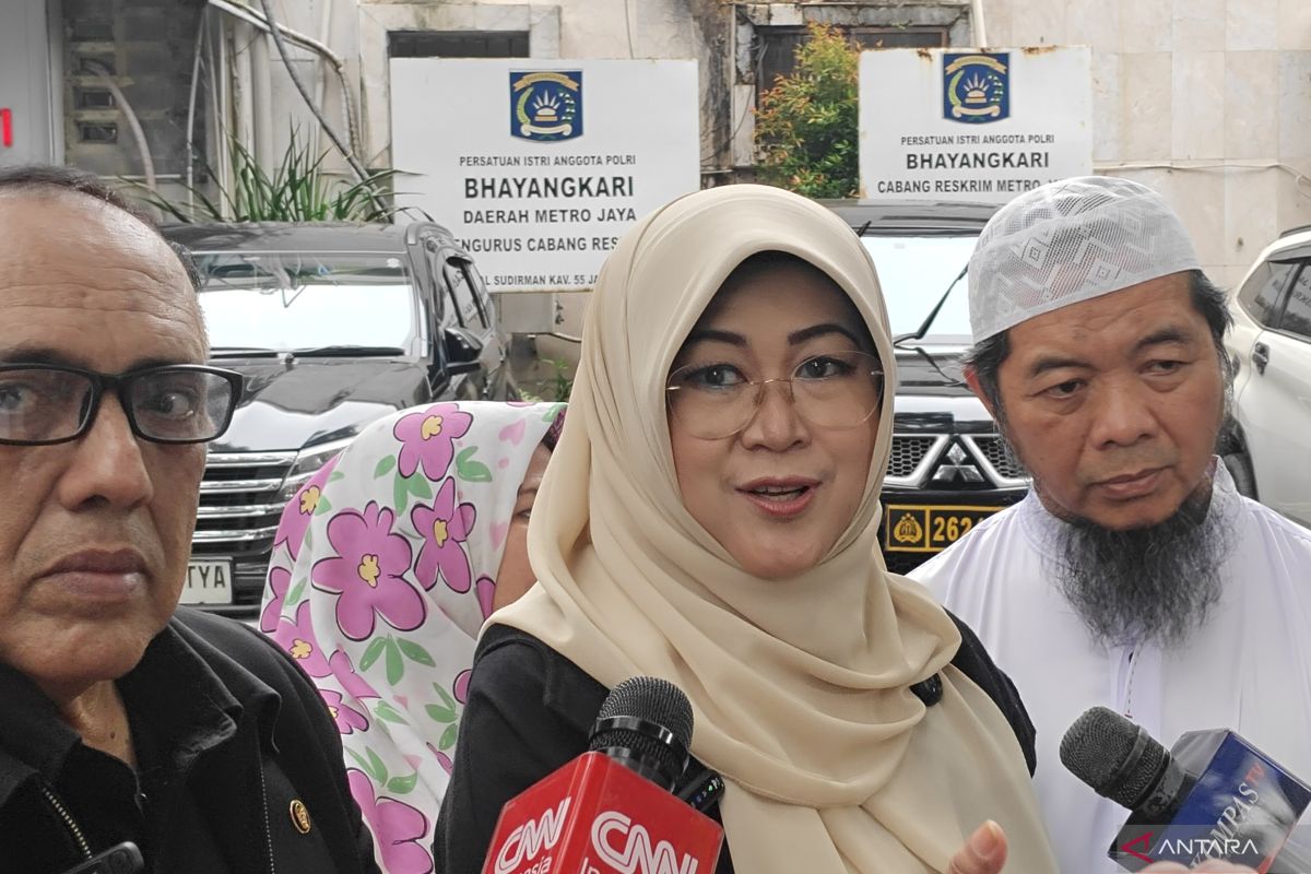 Dokter Tifa Dihujani 68 Pertanyaan: Ijazah Palsu Terungkap?