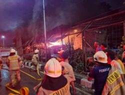 Kebakaran Hebat Jakarta Utara: Empat Korban Luka Parah
