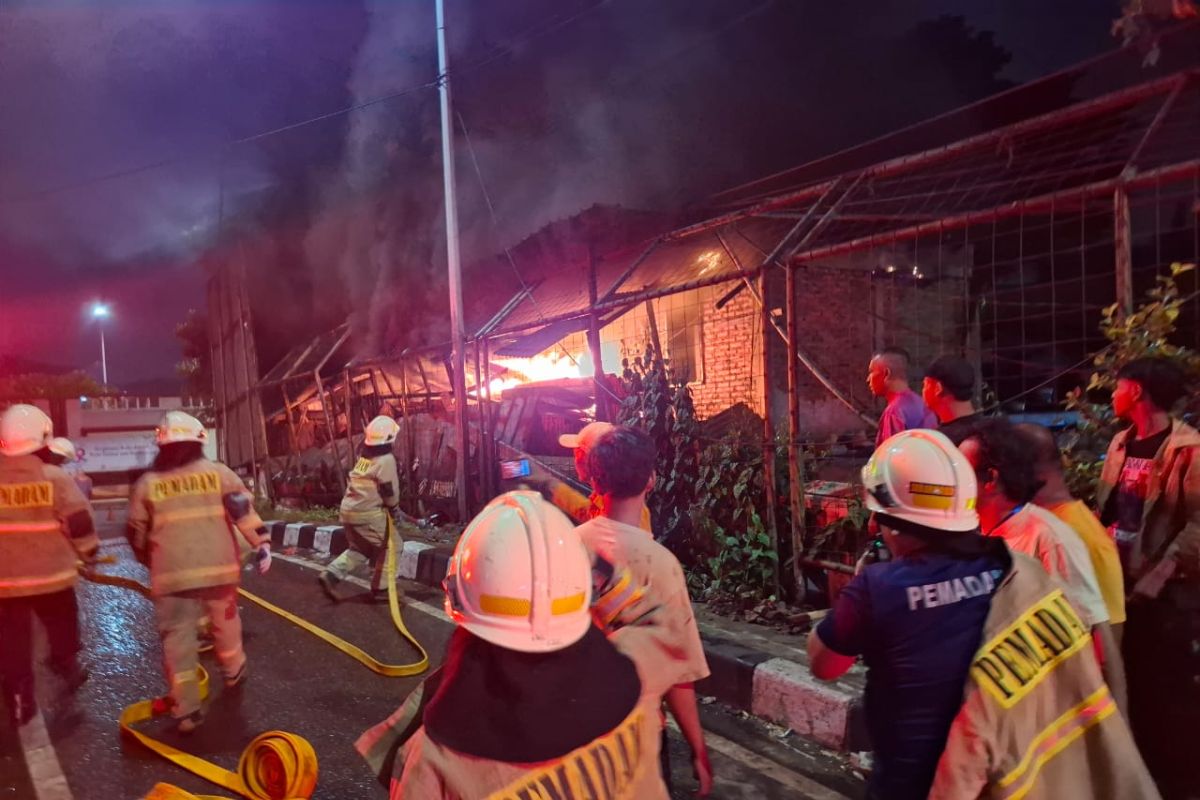 Kebakaran Hebat Jakarta Utara: Empat Korban Luka Parah