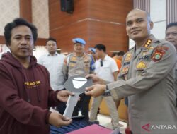 Polres Metro Bekasi Kembalikan 10 Motor Curi, Pemiliknya Senang