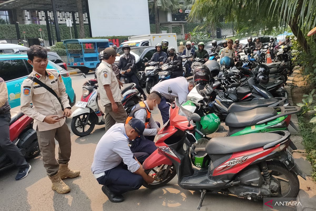 Razia Motor Liar Taman Anggrek: Ratusan Kendaraan Disita!