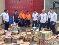 Tangsel: Polisi Gerebek Penjual Barang Kedaluwarsa, Dua Pelaku Ditangkap
