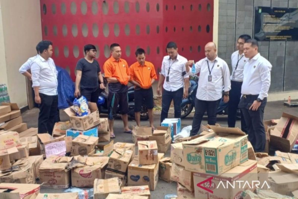 Tangsel: Polisi Gerebek Penjual Barang Kedaluwarsa, Dua Pelaku Ditangkap